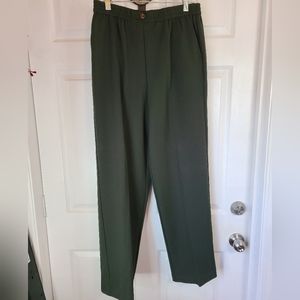 Southern Lady Woman's Capri's Pants, Size: 10 Color: Kelly Green